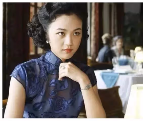 4個「假戲真做」的女明星,戲都還沒殺青,就已經懷有4個月身孕