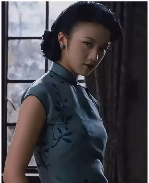 4個「假戲真做」的女明星,戲都還沒殺青,就已經懷有4個月身孕