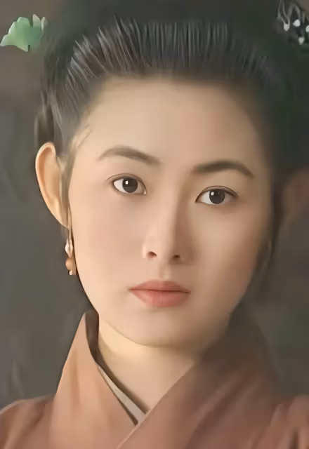 49歲「潘金蓮」王思懿曬近照！下巴尖五官怪異，磨皮濾鏡疑「變臉」失敗認不出