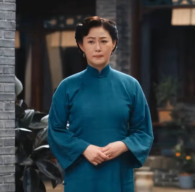 49歲「潘金蓮」王思懿曬近照!下巴尖五官怪異,磨皮濾鏡疑「變臉」失敗認不出