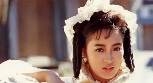 56歲「古裝皇后」黎美嫻近照曝光！美人遲暮變化大到認不出 ，網友：扮相宜古宜今，清麗脫俗❗️