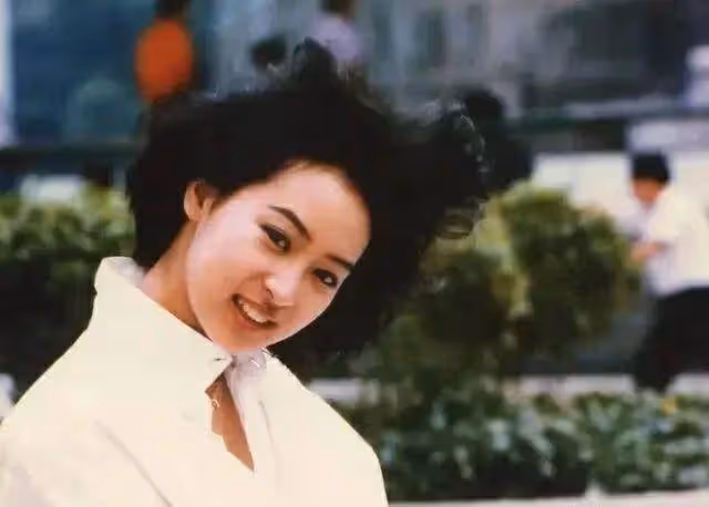 56歲「古裝皇后」黎美嫻近照曝光！美人遲暮變化大到認不出 ，網友：扮相宜古宜今，清麗脫俗❗️