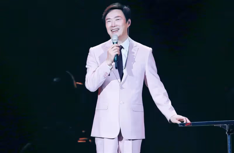 封麥隱退3年後!陳美鳳曝「67歲費玉清私生活」深感佩服 秀場1舉動「值得全演藝圈學習」,告別初戀後至今單身,因何封喉?