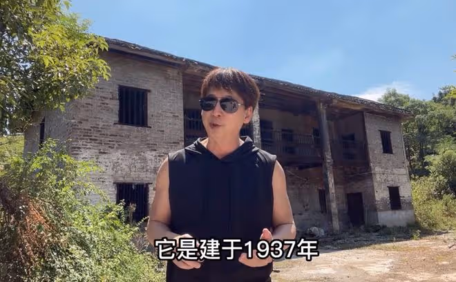 港星曹榮回湖南老家過年，農村跳廣場舞太歡樂，臉部圓潤現幸福肥