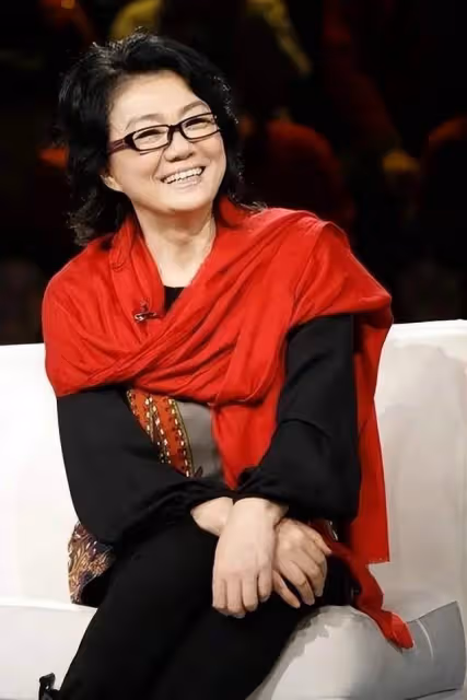著名歌唱家謝莉斯去世，晚年喪女得過腦梗，老友透露其因新冠離世