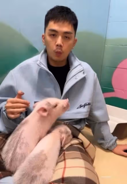 人生贏家！TVB小生與富貴太太蜜月豪游一個月，全程費用女方全包