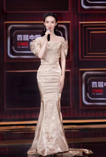 開年紅毯來襲！楊蓉肉感十足，李小冉白到發光，宋佳又黑又壯