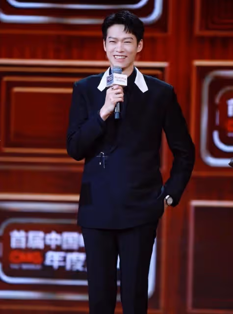 開年紅毯來襲！楊蓉肉感十足，李小冉白到發光，宋佳又黑又壯