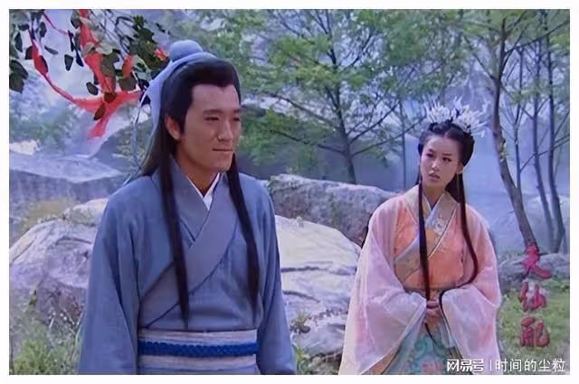 最壕星女郎隱忍8年罵名,換一年兩億零花錢,曾當眾跪拜趙本山
