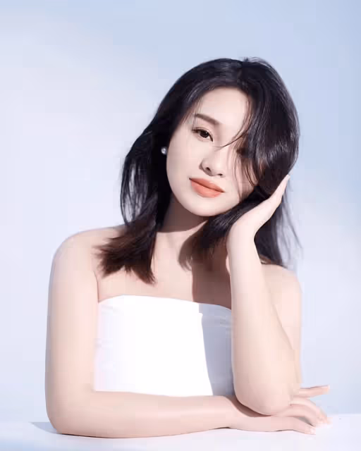 巨興茂小15歲嬌妻生產在即!曬孕婦照秀好身材,手托孕肚笑容幸福
