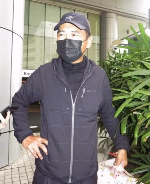 孝順的好典範,周潤發每週牽98歲老母,膝下無子決定:走後200億身家全捐出