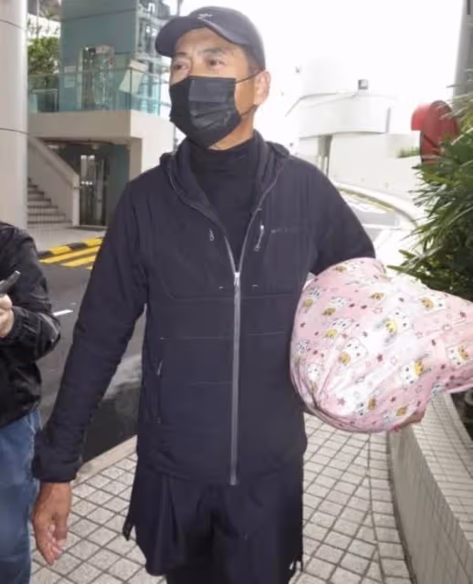孝順的好典範,周潤發每週牽98歲老母,膝下無子決定:走後200億身家全捐出