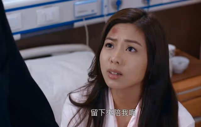 TVB仙氣女神露玉背迎30歲,現實中家底豐厚,自己創業開兩店