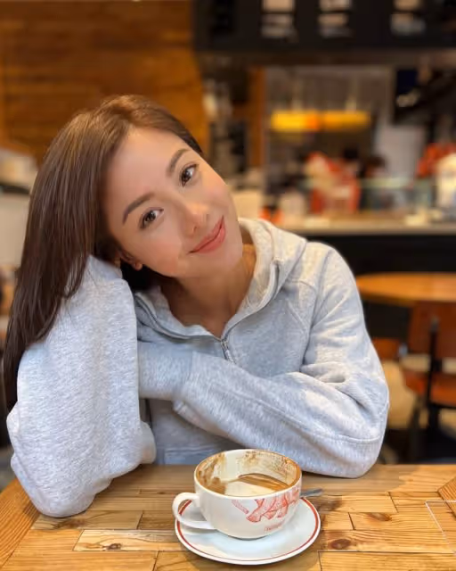 TVB仙氣女神露玉背迎30歲,現實中家底豐厚,自己創業開兩店