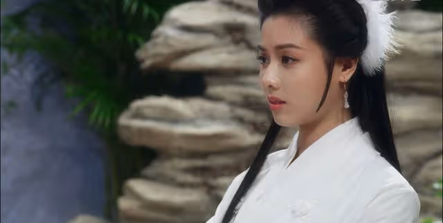 TVB仙氣女神露玉背迎30歲,現實中家底豐厚,自己創業開兩店