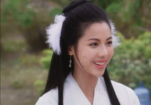 TVB仙氣女神露玉背迎30歲,現實中家底豐厚,自己創業開兩店