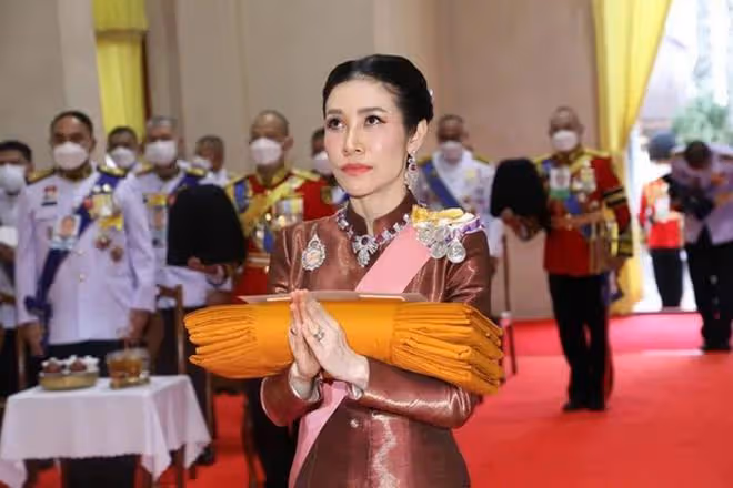 詩妮娜被拋棄?瑪哈遲遲不給其送生日祝福,卻和王后當眾秀恩愛