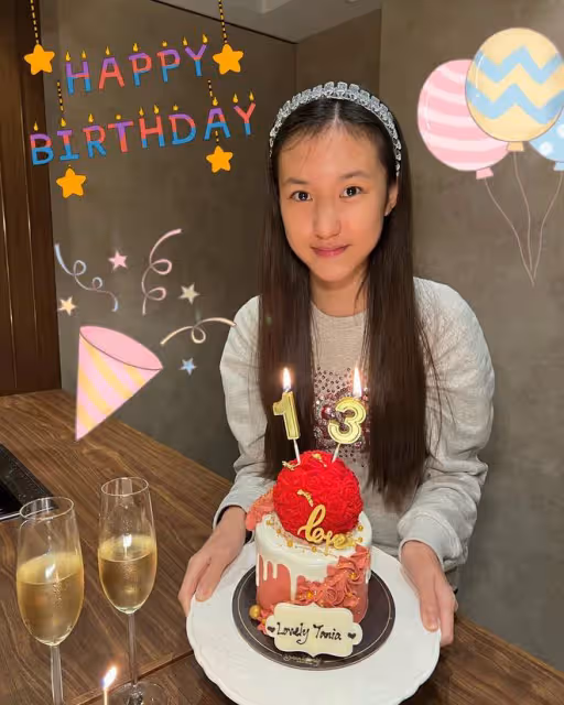 郭可盈夫婦為愛女慶生!13歲漂亮女兒想當歌手,讀名校學費13萬