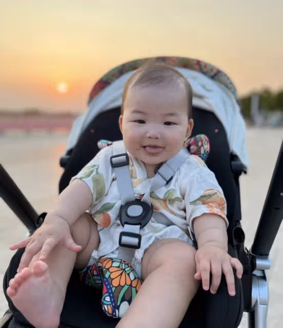 朱珠老公分享全家福和女兒成長記錄，感慨拿青春換她的童年很欣慰
