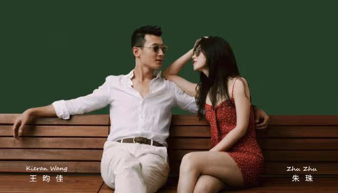 朱珠老公分享全家福和女兒成長記錄，感慨拿青春換她的童年很欣慰