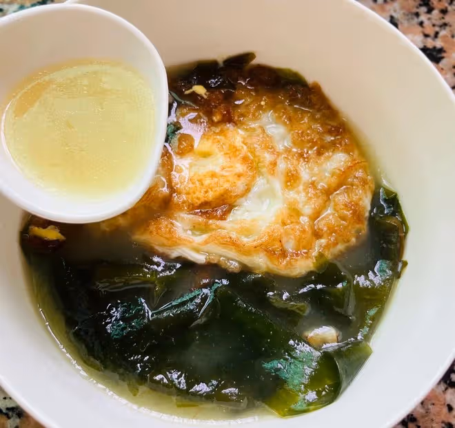 裙帶菜煎蛋湯，好喝低脂，五分鐘快手湯