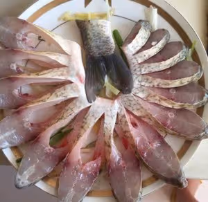 孔雀開屏富貴魚