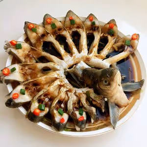 孔雀開屏富貴魚