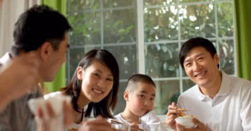 「兒媳，等大家吃完你才能上桌吃飯」兒媳：這是我家，你沒資格