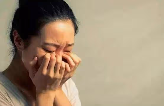 不帶孩子，每月貼兒媳三千，和老伴旅遊半月回家後發現兒媳換鎖