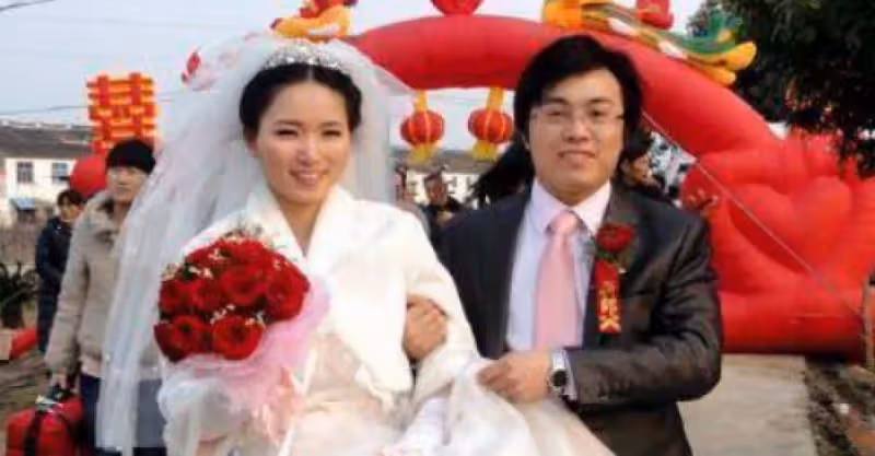 兒媳回鄉下幫婆婆掰玉米，婆婆不讓她幹活，打開衣櫃兒媳留下三萬