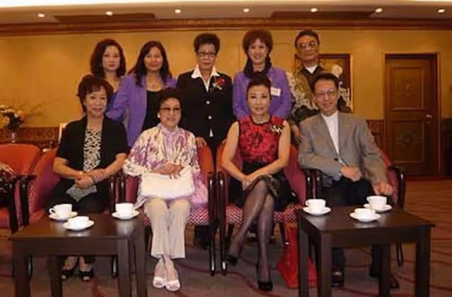 家族基因優秀!前混血港姐雙胞胎妹妹氣質出眾,樣貌更撞臉天王嫂