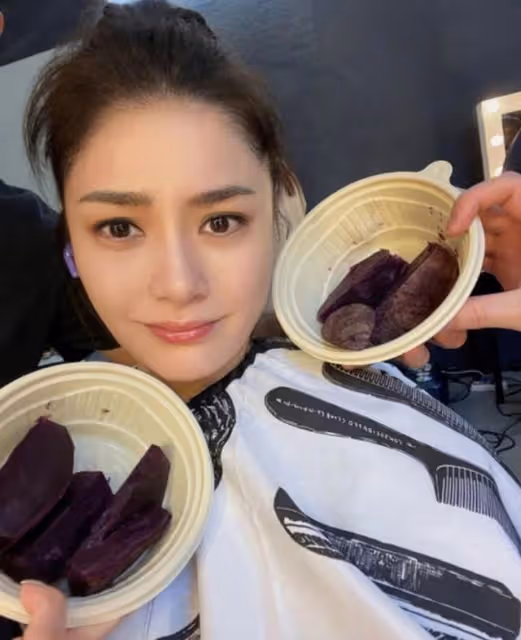 持續暴瘦!香港知名女星近照驚現排骨胸,極速瘦身重回出道巔峰