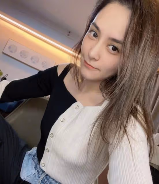 持續暴瘦!香港知名女星近照驚現排骨胸,極速瘦身重回出道巔峰
