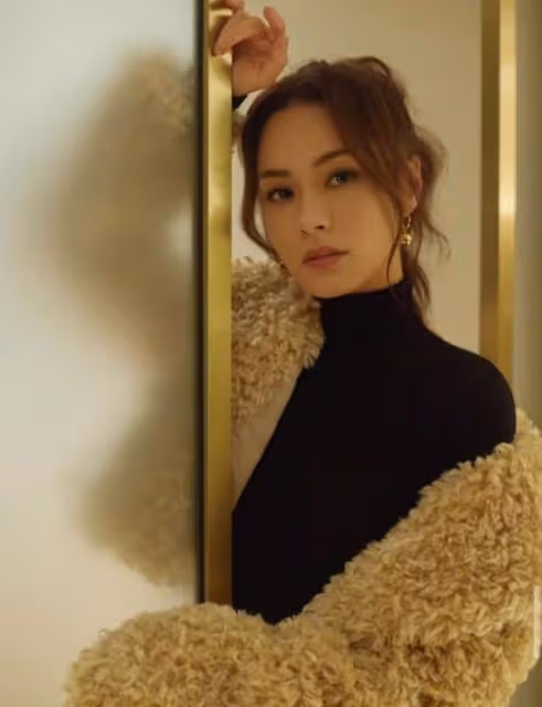 持續暴瘦!香港知名女星近照驚現排骨胸,極速瘦身重回出道巔峰