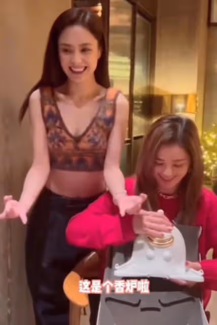 持續暴瘦!香港知名女星近照驚現排骨胸,極速瘦身重回出道巔峰