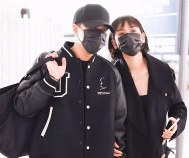 劉愷威李曉峰外出聚餐,李曉峰全程捂小腹疑懷孕,劉愷威貼身保護