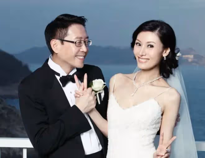 李嘉欣一家三口看演唱會，不受劉鑾雄爆料影響，與許晉亨仍恩愛