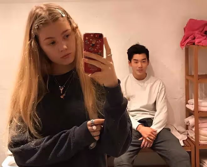 林依輪倆兒子回國，與家人齊聚豪宅迎新年太溫馨，高大帥氣像老爸