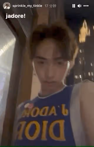 伊能靜兒子曬照，哈利將女生摟入懷中，臉貼臉親密合影無懼爭議