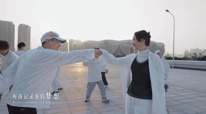 48歲周迅任杭州亞運會形象大使，出鏡推廣曲MV，漫遊西湖淡雅素凈