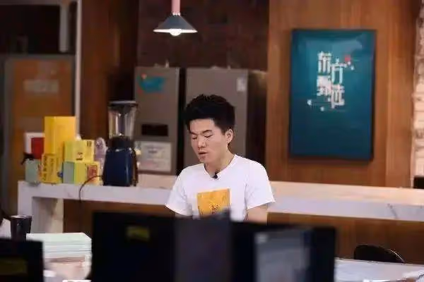 董宇輝:邊教英語邊帶貨,11小時成交460萬。將新東方股價拉升40%
