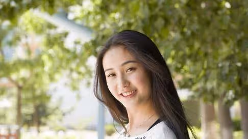婆婆生日,兒媳帶800紅包慶祝,臨走婆婆送一兜玉米,打開落淚