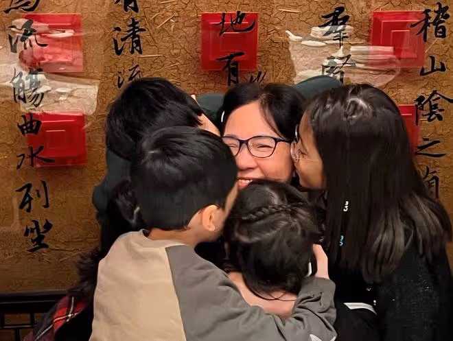 賈靜雯全家為老母過70大壽！波妞翻白眼搶鏡，患癌弟媳精神好