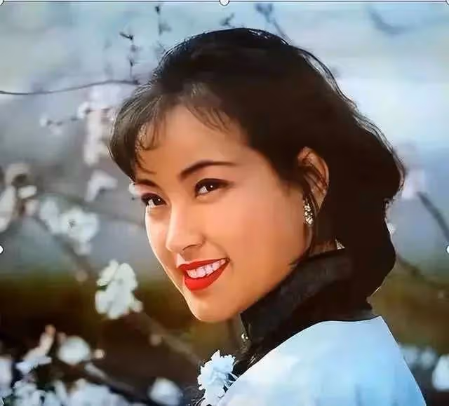 劉曉慶和鄧婕年輕時都是大美女，如今老去，卻是完全不一樣的狀態
