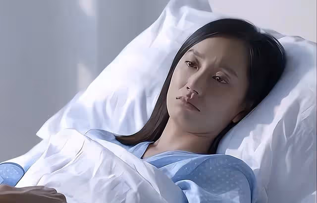 陽後高燒39度,婆婆和丈夫逼她自駕回娘家,到了娘家被母親罵活該