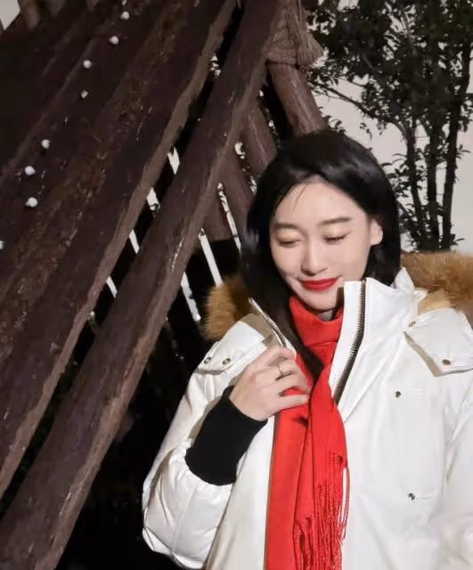 擊劍女神美照曝光!時尚穿搭顯氣質,百看不厭,真的是顏值天花板