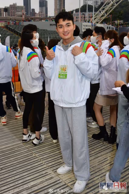 林夏薇與丈夫拍拖出席活動!老公怕丑現場未肯合照