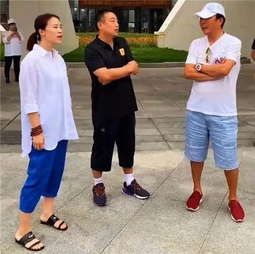 王楠老公郭斌：身價過億，在海南別墅度假卻總回憶兒時苦難很辛酸
