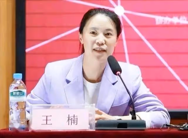 王楠老公郭斌:身價過億,在海南別墅度假卻總回憶兒時苦難很辛酸