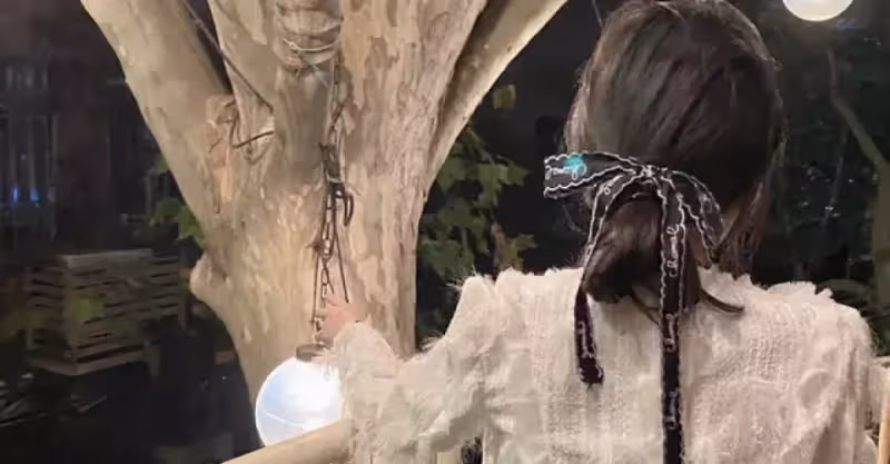 繼母賣掉我媽給我的金鐲子，我恨她，沒想到離婚後她卻給我一套房
